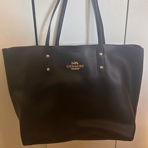 Coach tote, amazing condition only used once, it’s been sitting in the closet